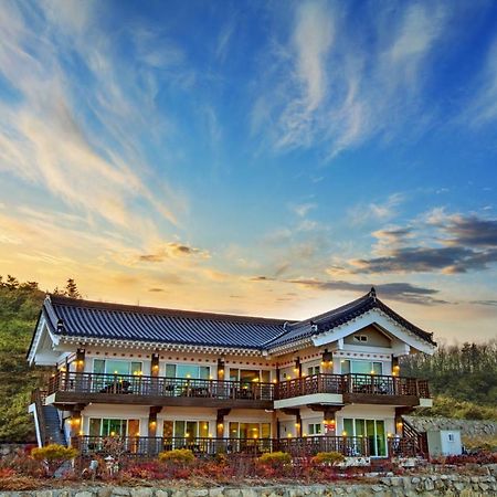 Starlight Journey Pension Gyeongju Ngoại thất bức ảnh