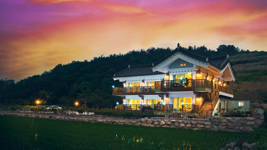 Starlight Journey Pension Gyeongju Ngoại thất bức ảnh